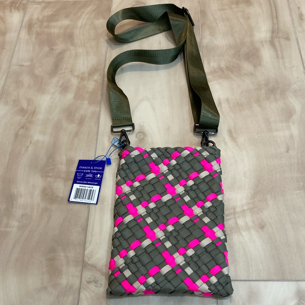 Parker & Hyde Woven Mini Messenger bag sage/pink